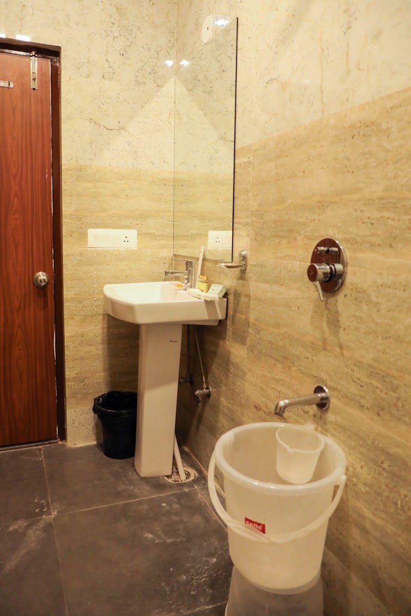 HOTEL RATNAM PALACE - HOTEL RATNAM PALACE POLICE CHOWKI LANE, near PARAGON MOBILE, Udaipole, Jawahar Nagar, Ganga Gali, Udaipur, Rajasthan 313001, India