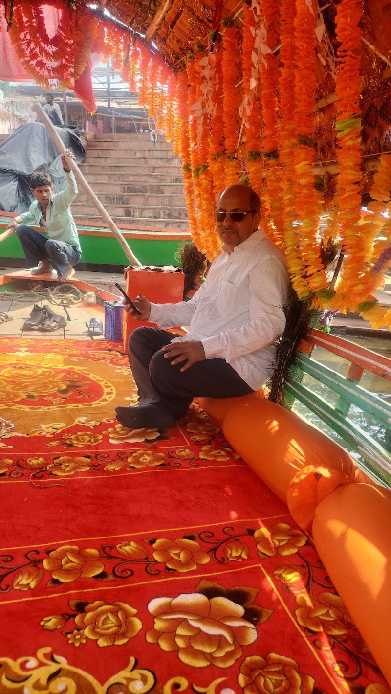 Acharya Rajguru Ashram - Acharya Rajguru Ashram, 5VGF+QC7, Naya Gaon, Chitrakoot, Madhya Pradesh 485334, India