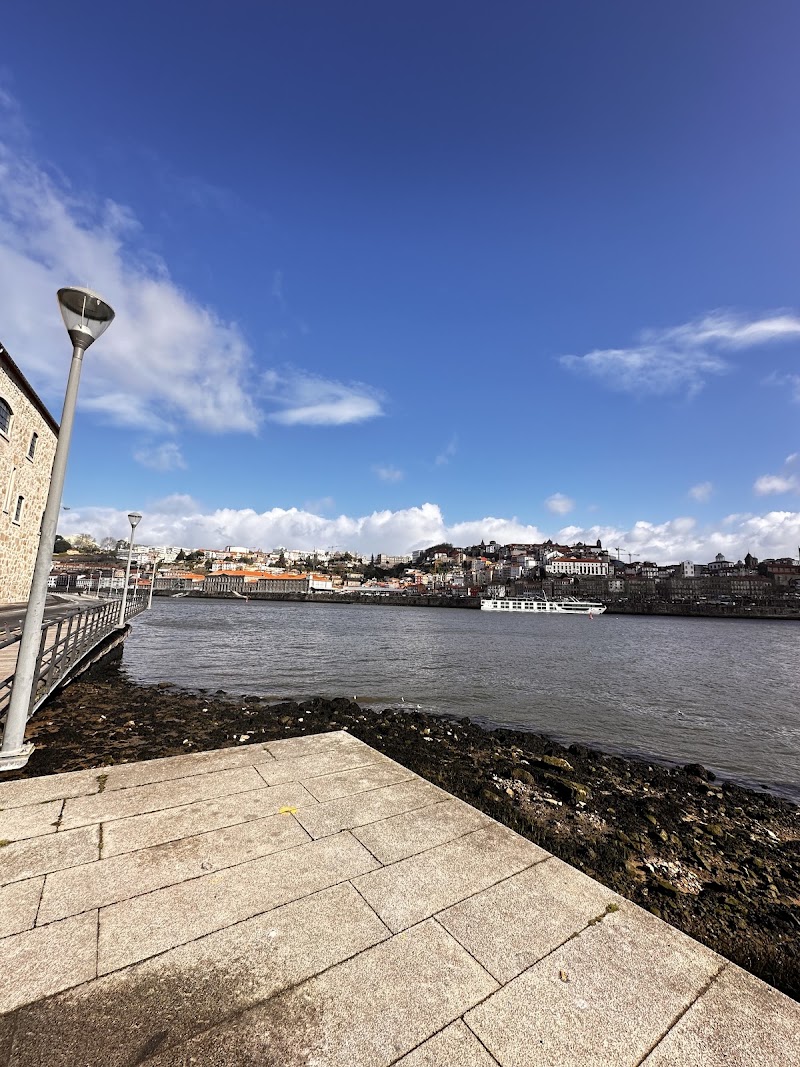 Miradouro Cais de Gaia Ponte D.Luís - Miradouro Cais de Gaia Ponte D.Luís Cais de Gaia 18, 4400-245 Vila Nova de Gaia, Portugal
