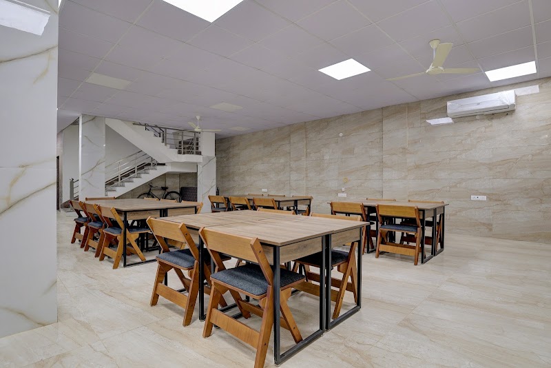 Hotel O by OYO Prince Stay - Hotel O by OYO Prince Stay Plot No- A-14/29, near pari chowk, Knowledge Park III, Noida, Ruhallapur, Uttar Pradesh 201310, India