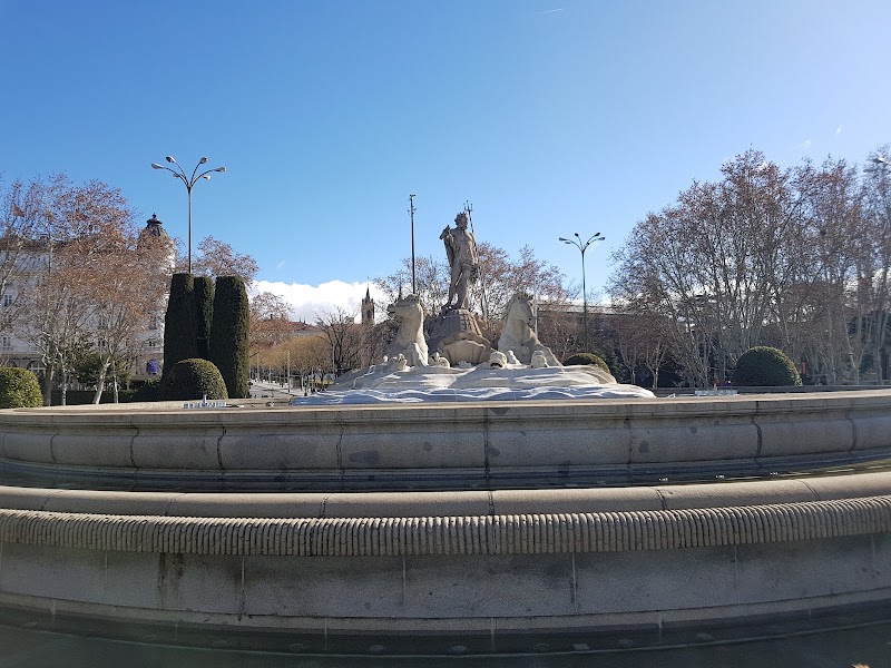 Neptune Fountain - Neptune Fountain Pl. Canovas del Castillo, s/n, Centro, 28014 Madrid, Spain