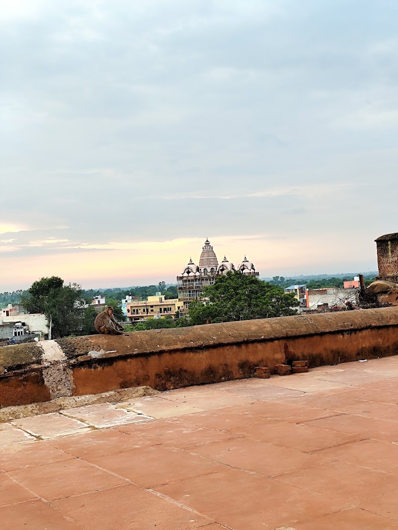 Shri Radha Madan Mohan Ji Mandir, Vrindavan - Shri Radha Madan Mohan Ji Mandir, Vrindavan, VIP Rd, near Banke Bihari Temple, Goda Vihar, Vrindavan, Uttar Pradesh 281121, India