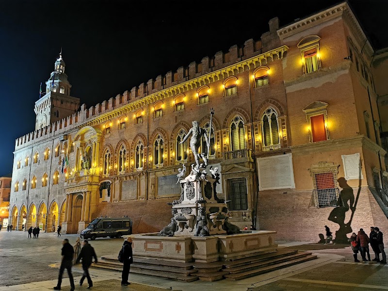 Neptune's Fountain - Neptune's Fountain Piazza del Nettuno, 40124 Bologna BO, Italy