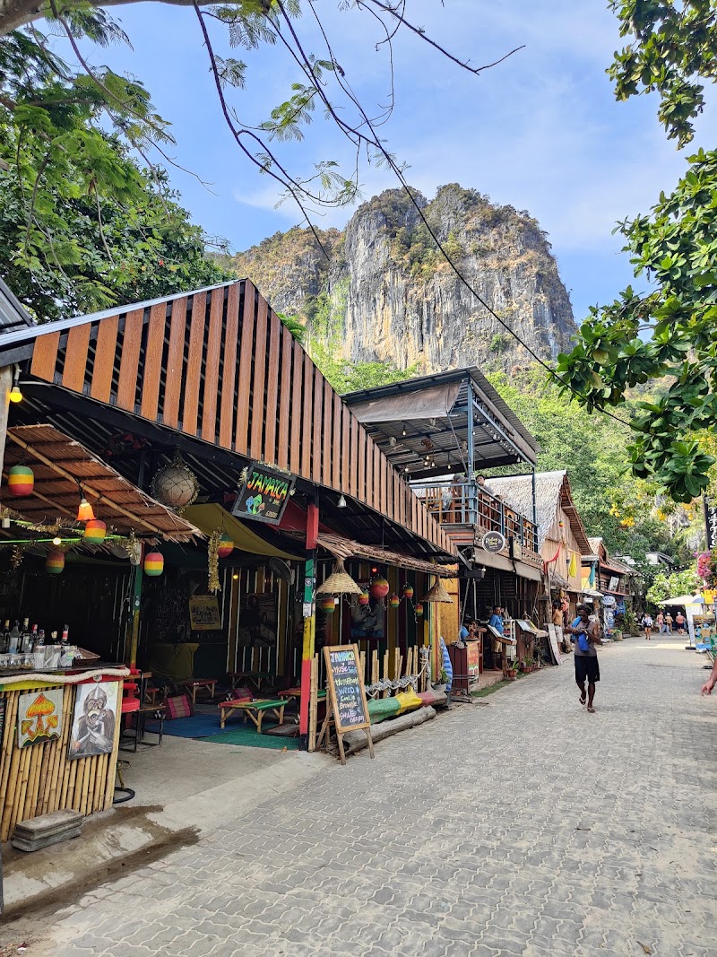 Railay West Beach - Railay West Beach 2R7P+7RP, Ao Nang, Mueang Krabi District, Krabi 81000, Thailand