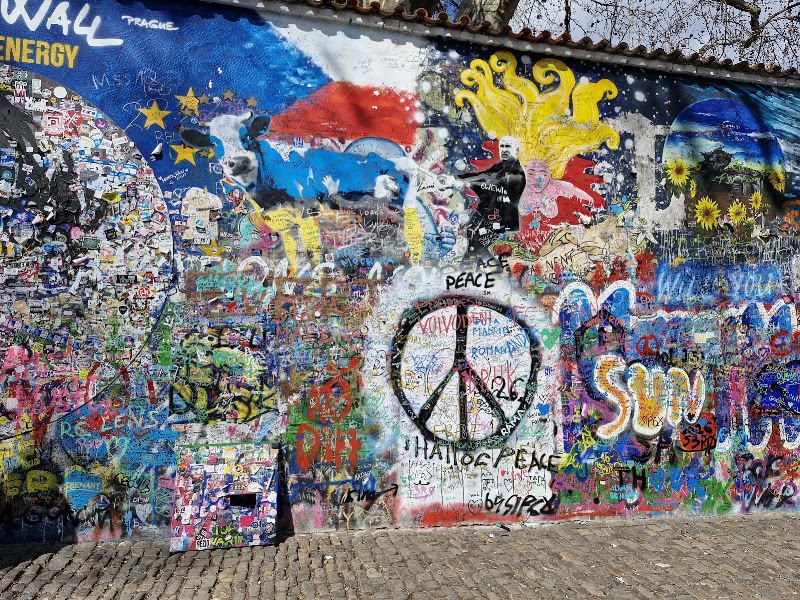 Lennon Wall - Lennon Wall, Velkopřevorské nám., Malá Strana, 118 00 Praha-Praha 1, Czechia