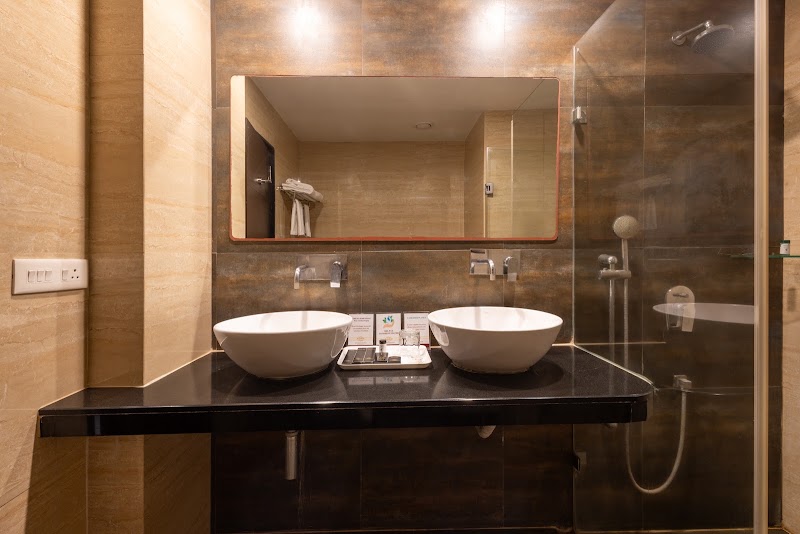 Hotel Anjushree - Hotel Anjushree 72, Indore Rd, Goyala Khurd, Pawapuri Colony, Ujjain, Madhya Pradesh 456010, India