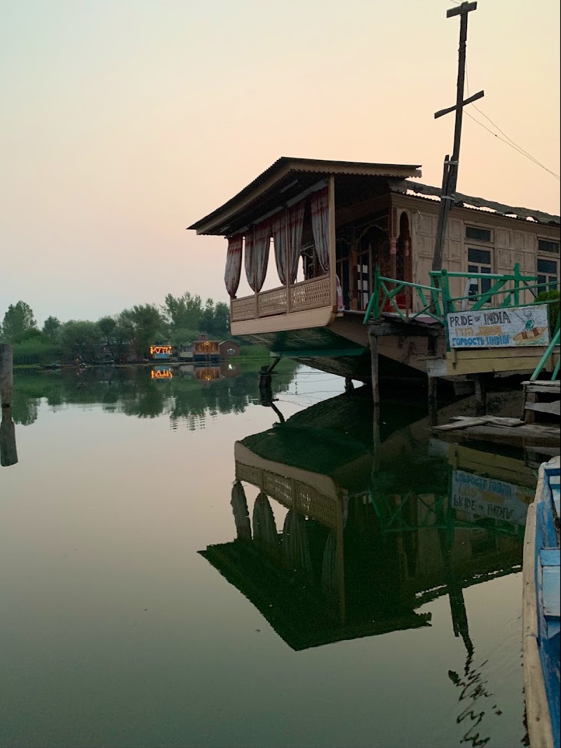 Houseboat Pride of India - Houseboat Pride of India, Dal gate Ghat No 1, Dal lake, Srinagar 194101, Karapura, Rainawari, Srinagar, 190001