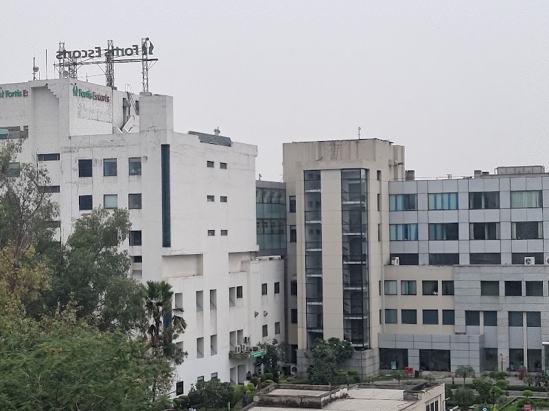 Fortis Escorts Heart Institute - Heart Hospital Okhla - Fortis Escorts Heart Institute - Heart Hospital Okhla Metro Station, Okhla Rd, opposite Sukhdev Vihar, New Friends Colony, New Delhi, Delhi 110025, India