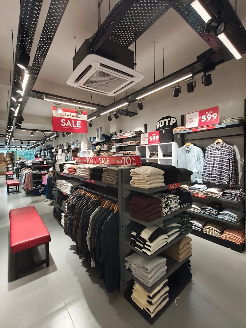 Red Tape Exclusive Online Store - Red Tape Exclusive Online Store, The Jewel Residency Khanyar, adjacent to Shiraz cinema, Khaniyar, Srinagar, 190003