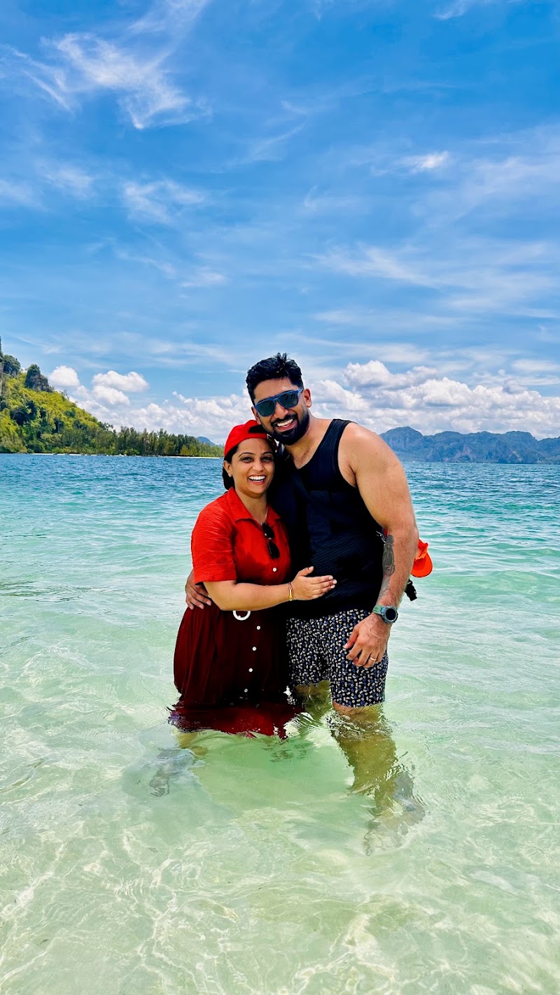ARK TOURS & TRAVELS - ARK TOURS & TRAVELS, 1st Floor, Thalipparamb Junction, Fine Tower, 42/679 B2, Vennala - Palachuvadu Rd, P.O, Vennala, Kochi, Keralam 682028, India
