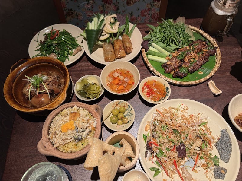 Hum Central - Hum Central, Tầng 3, Toà nhà Viễn Thông Thành Phố, vào lối cửa 6, Đ. Nguyễn Văn Bình, Sài Gòn, Hồ Chí Minh, Vietnam