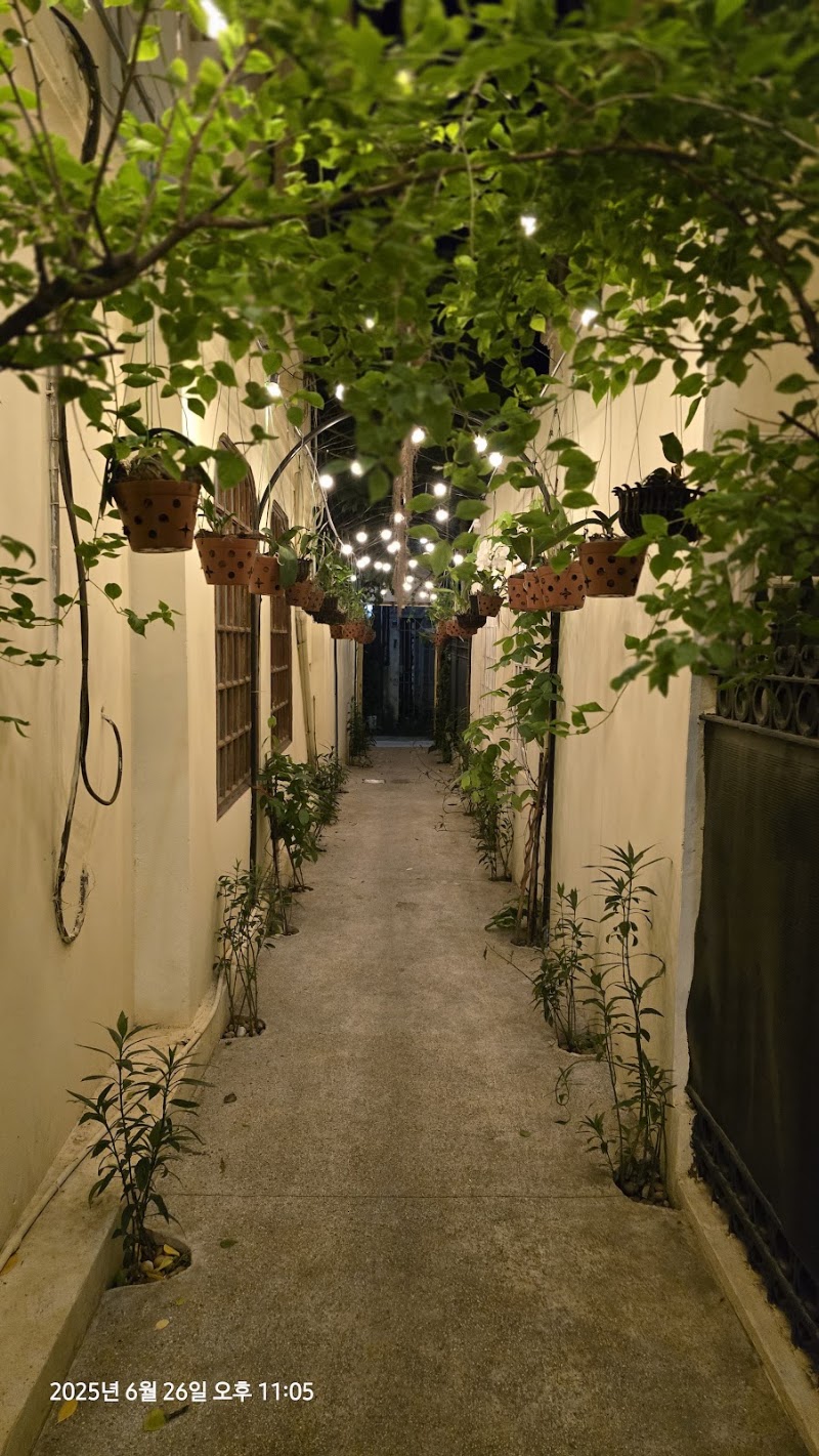 Moonlit Suites - Moonlit Suites, 7 Ngõ 275 Âu Cơ, Tây Hồ, Hà Nội 100000, Vietnam