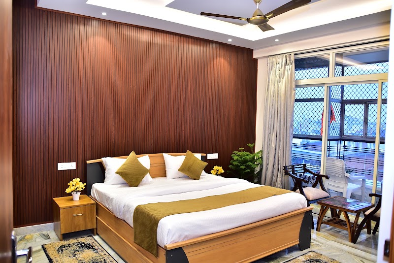The Mid City Home - The Mid City Home, 7th floor flat, Ishwar Tower, 71, Luxa Rd, Godowliya, Sidhgiribagh, Varanasi, Uttar Pradesh 221010, India