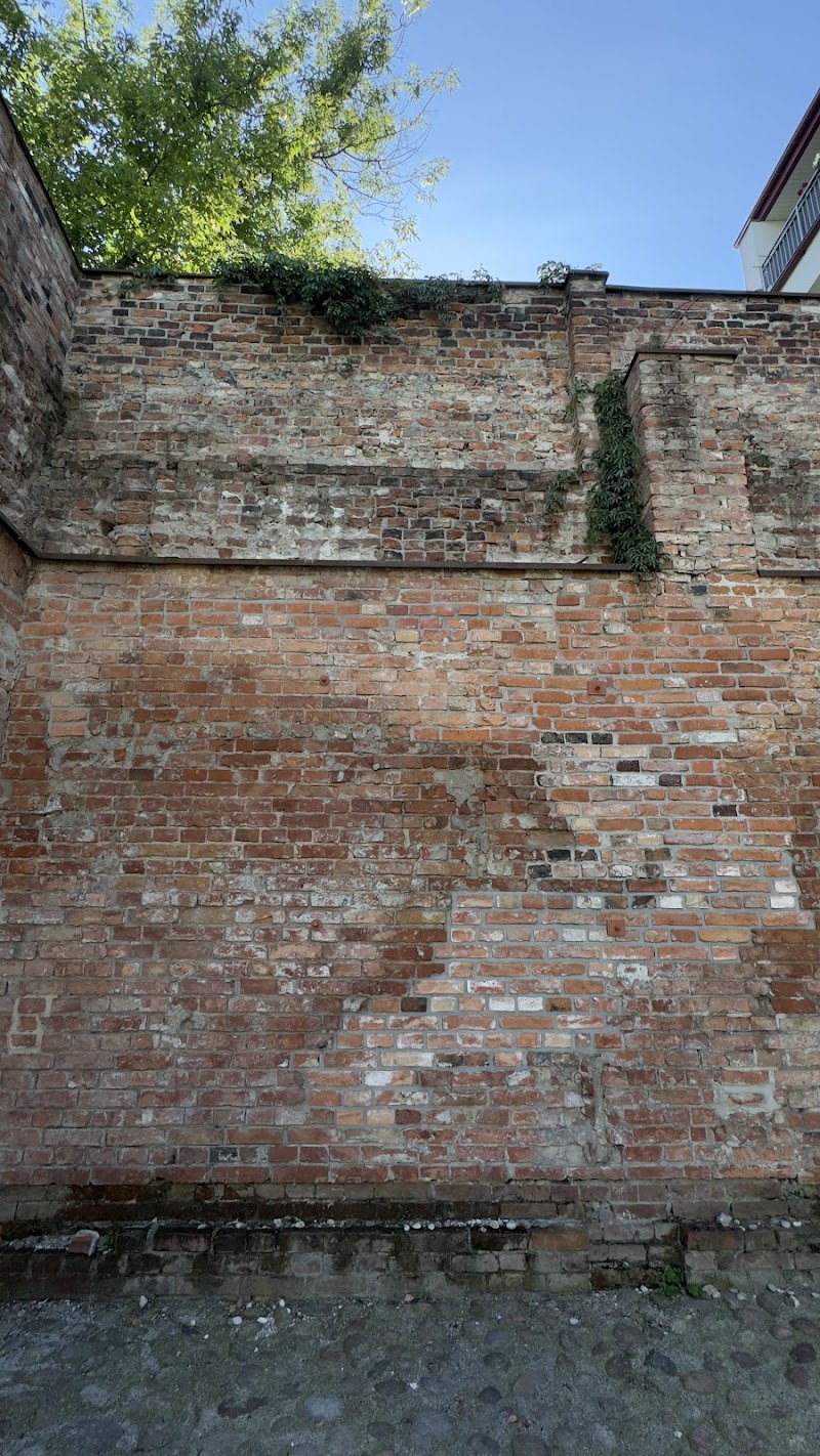 Fragment Of Ghetto Wall - Fragment Of Ghetto Wall, Sienna 55, 00-820 Warszawa, Poland