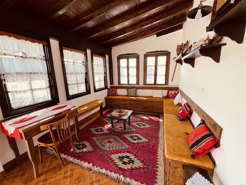 KRIS Guest House - KRIS Guest House, Rrugica Panajot Haxhimihali 5001, Berat, Albania