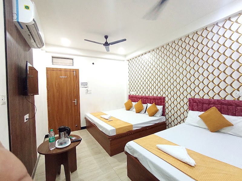 Hotel Shree Govind Palace - Hotel Shree Govind Palace Indore Gate, 4/1, Mahishmati Marg, near Vinay Aadarsh School, Suraj Nagar, Ujjain, Madhya Pradesh 456006, India