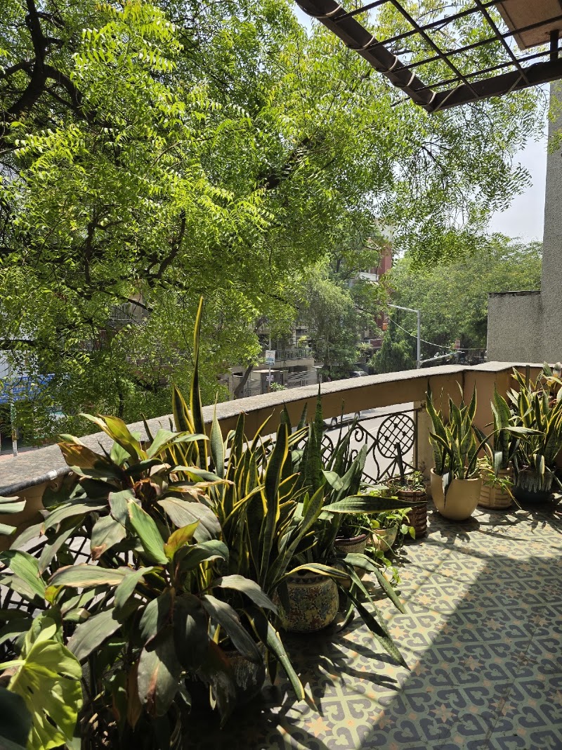 GRAND LIVING APARTMENT - GRAND LIVING APARTMENT, First Floor, A-100, Block A, Chittaranjan Park, New Delhi, Delhi 110019, India