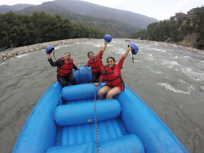 Raw Escapades - Camp Chandrataal - Raw Escapades - Camp Chandrataal, CJR5+88, Dhar Pallamo, Himachal Pradesh 175140, India