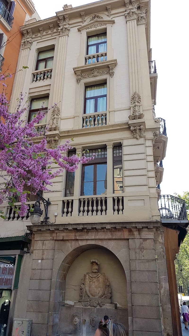 Sagrada Familia Guided Tour & Barcelona Old Town - Sagrada Familia Guided Tour & Barcelona Old Town Pl. de Catalunya, 9, Eixample, 08002 Barcelona, Spain
