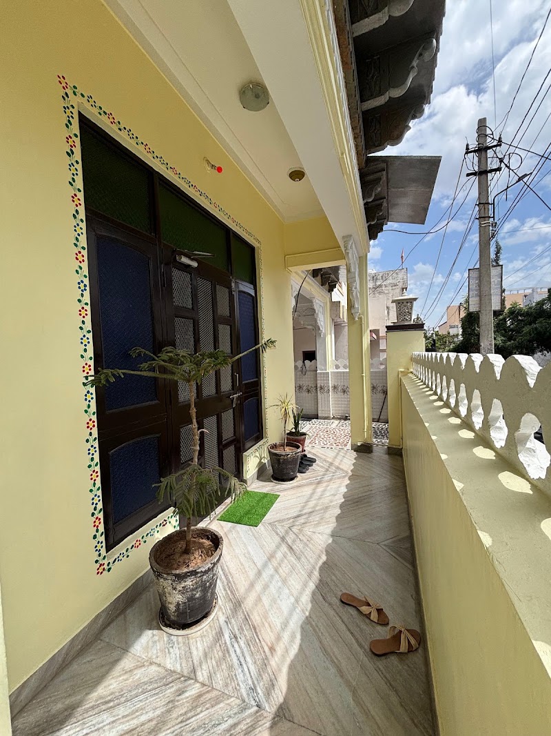 Uparlo Stay - Your cozy rooftop homestay in Udaipur