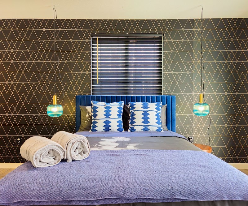 Forty First Place - Boutique Hostel - Forty First Place - Boutique Hostel, 615 W 41st Pl, Los Angeles, CA 90037, USA