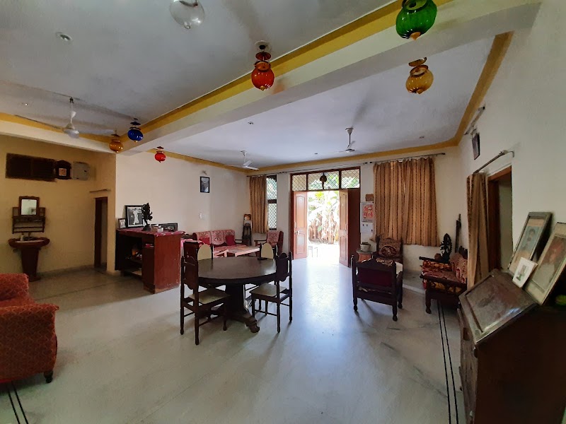 Down the Rocks-A Heritage Homestay - Down the Rocks-A Heritage Homestay Shivrati House , Fanda, Road, in front of Hira Bavdi, Titrdi, Sector 9, Udaipur, Gordhan Vilas Rural, Rajasthan 313001, India