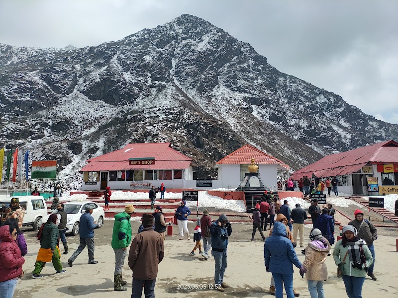 Baba Harbhajan Singh Shrine - Baba Harbhajan Singh Shrine 9R8Q+85V, Phadamchen, Sikkim 737102, India