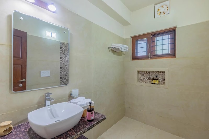 Alaya Stays by ELIVAAS Irayna - Villa in Bhimtal | 4 BHK Villa with Garden - Alaya Stays by ELIVAAS Irayna - Villa in Bhimtal | 4 BHK Villa with Garden House no - 52 Ward no - 05, Jind estate, near S.o.s, Tallital, Dungsil Shah, Bhimtal, Uttarakhand 263136, India