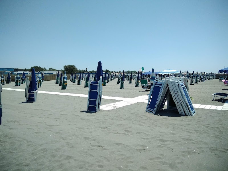 Stabilimento balneare dell'Esercito - Base Logistica di Fregene - Stabilimento balneare dell'Esercito - Base Logistica di Fregene, Lungomare di Ponente, 49, 00054 Fregene RM, Italy