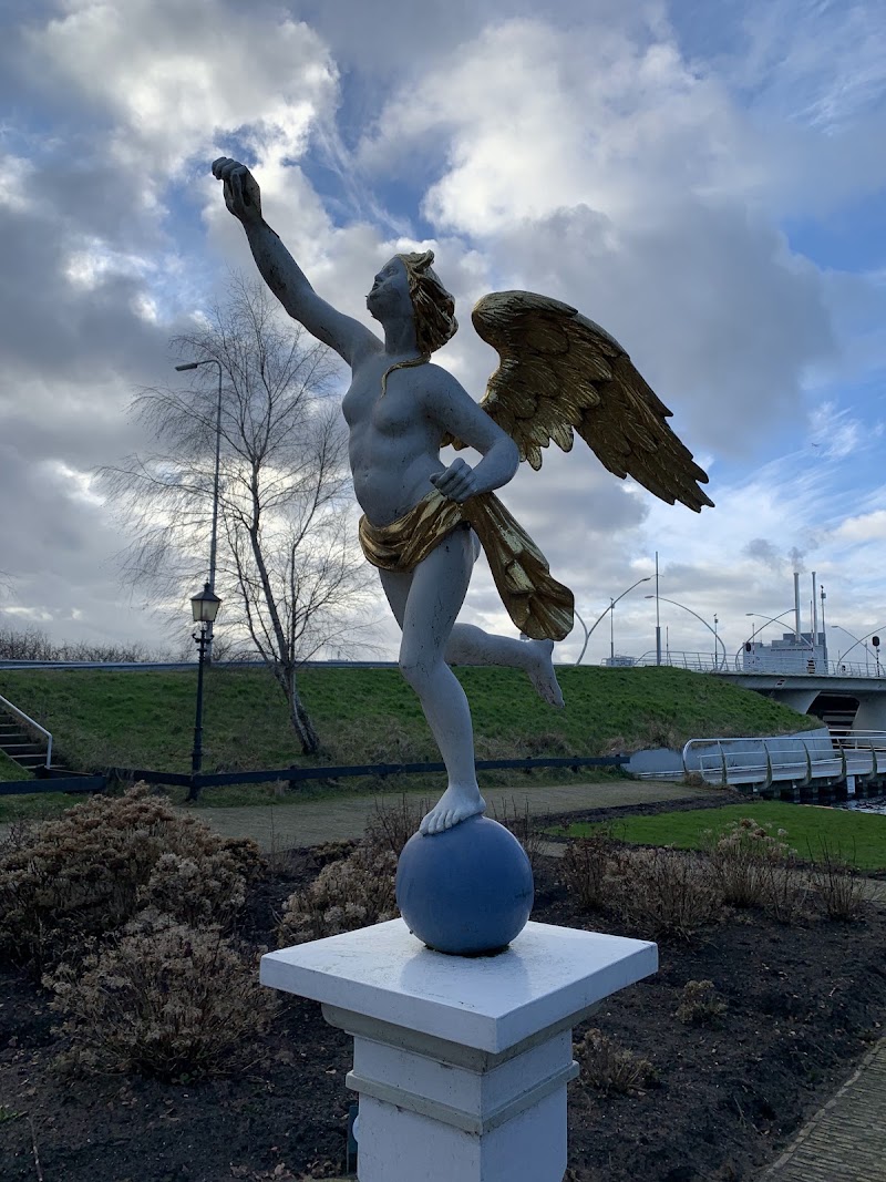 Statue - Statue, 7 3, 1509 BT Zaandam, Netherlands