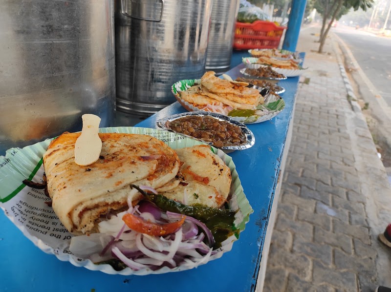 Chandar Chole Kulche