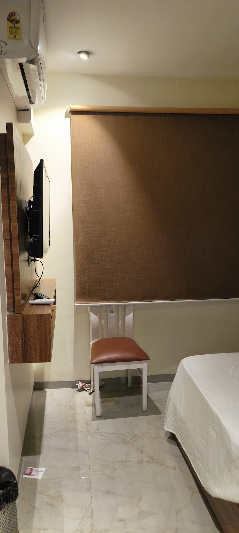 HOTEL JUHU INN - HOTEL JUHU INN 2nd Floor 4, Usha Kunj, Juhu Tara Rd, opp. Jw Marriott Mumbai Juhu, behind juhu residency, Airport Area, Juhu, Mumbai, Maharashtra 400049, India