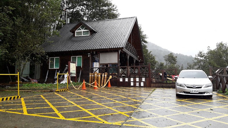 Xueshan Trailhead Parking - Xueshan Trailhead Parking, Pingdeng Village, Heping District, Taichung City, Taiwan 424