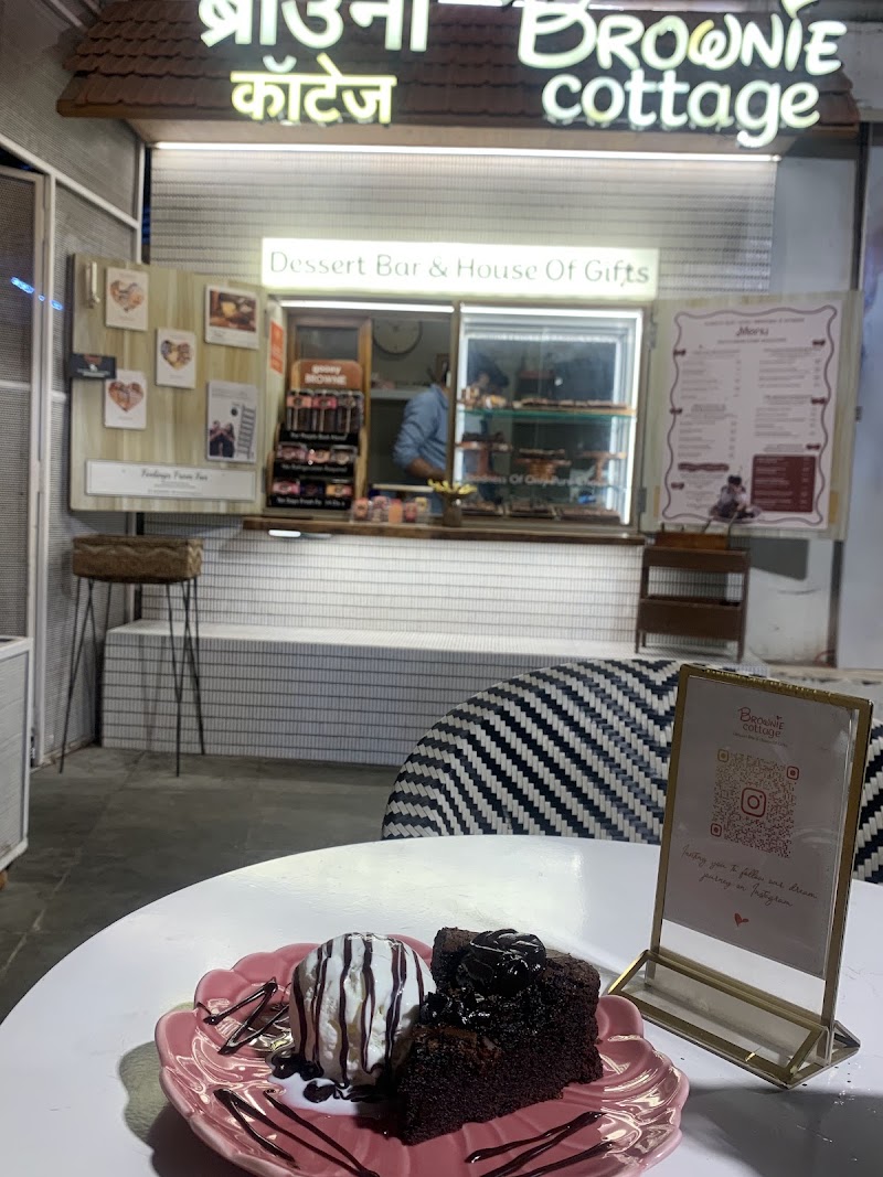 Brownie cottage - Brownie cottage Off Carter Rd, next to Carter's blue, Union Park, Khar West, Mumbai, Maharashtra 400052, India
