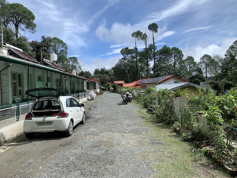 KMVN Tourist Rest House Raniket - KMVN Tourist Rest House Raniket JCHQ+2CQ, Mall Road, Pandey Kota, Ranikhet, Uttarakhand 263645, India