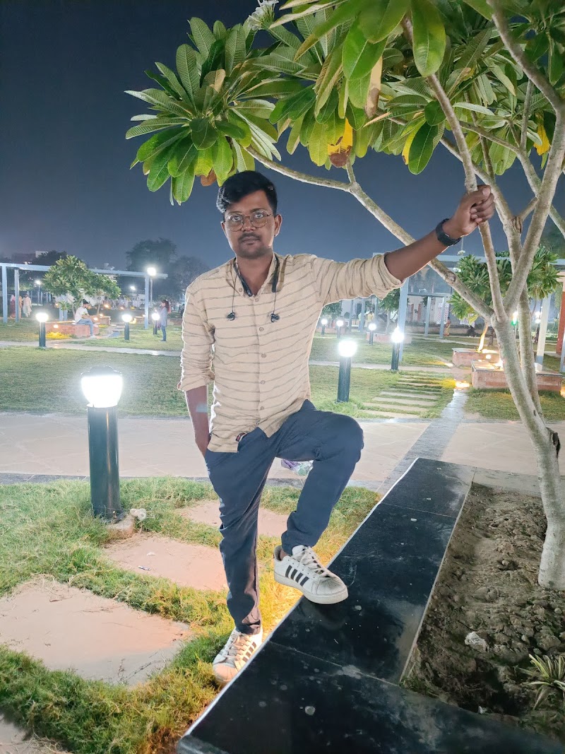 RAJNARAYAN SMARAK PARK - RAJNARAYAN SMARAK PARK 8273+WJQ, Lahurabir Rd, Benia Bagh, Varanasi, Uttar Pradesh 221001, India