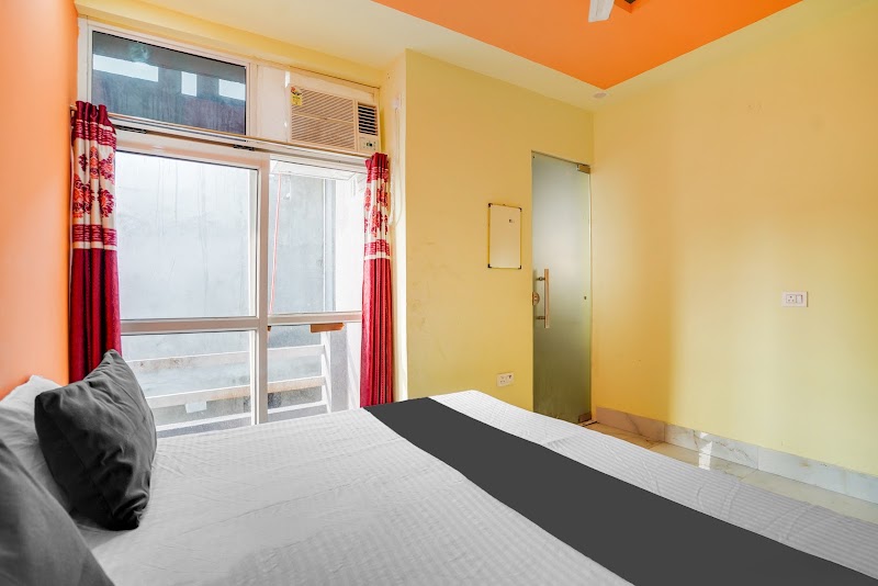 OYO Diamond Guest House - OYO Diamond Guest House Plot no.- 129, Nagla Road, Block B, Sector-81, Phase-2, Noida, Uttar Pradesh 201305, India