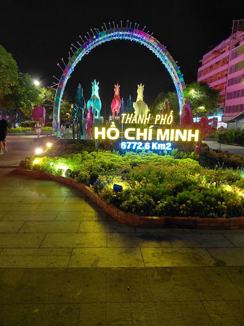 Nguyen Hue Walking Street - Nguyen Hue Walking Street, QPF3+JF9, Sai Gon, Ho Chi Minh, Vietnam
