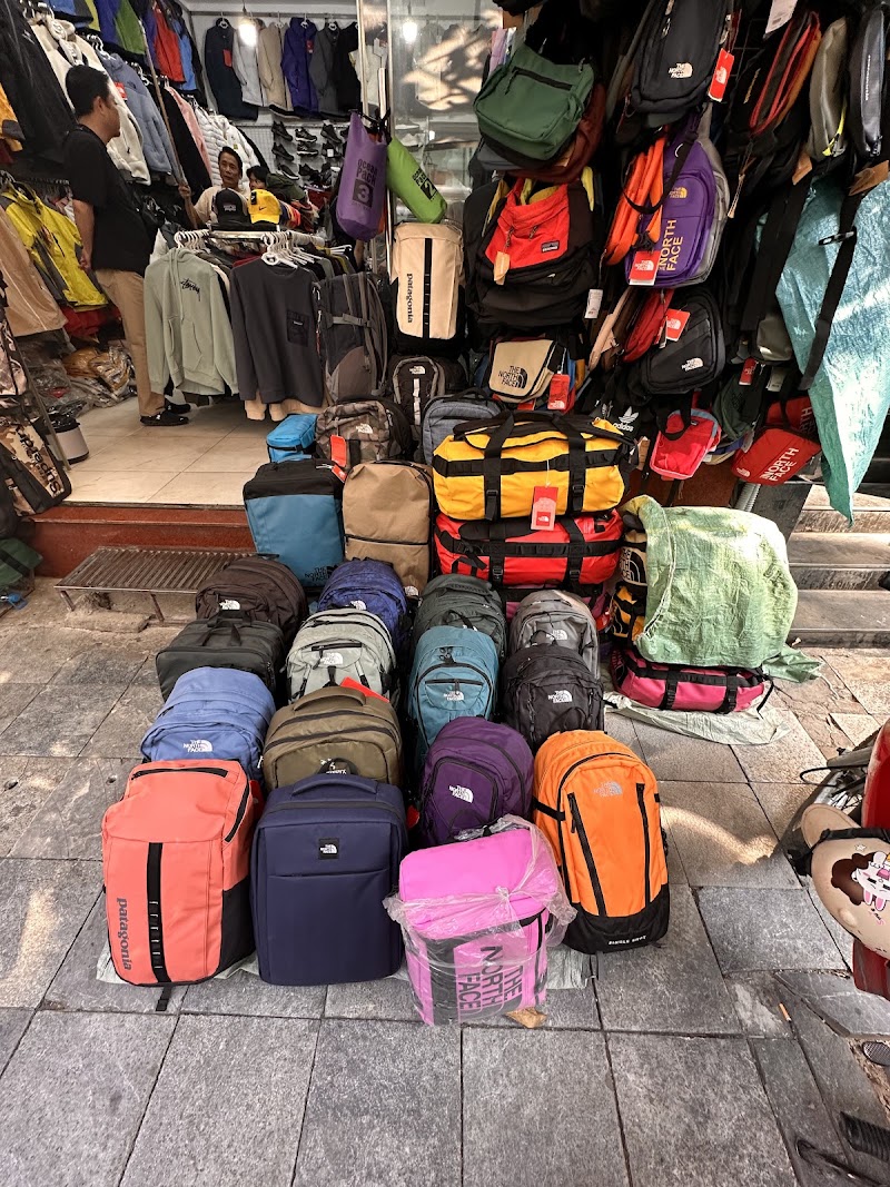 Night market start ( Friday to Sunday) - Night market start ( Friday to Sunday) 78 P. Hàng Giấy, Phố cổ Hà Nội, Hoàn Kiếm, Hà Nội, Vietnam