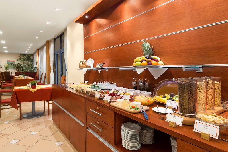 Ramada by Wyndham Airport Prague - Ramada by Wyndham Airport Prague, 1067, K Letišti 25a, 160 00 Praha-Praha 6, Czechia