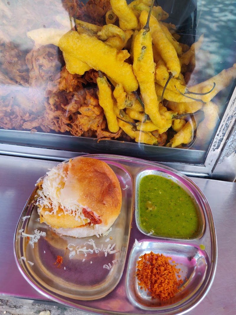 Batata Vada Samrat - Batata Vada Samrat, Tilak Rd, Near Santacruz Station, Colabbag, Railway Colony, Santacruz (West), Mumbai, Maharashtra 400054, India