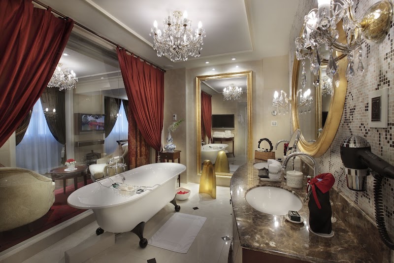Sofitel Legend Metropole Hanoi - Sofitel Legend Metropole Hanoi 15 P. Ngô Quyền, Phường, Hoàn Kiếm, Hà Nội 100000, Vietnam