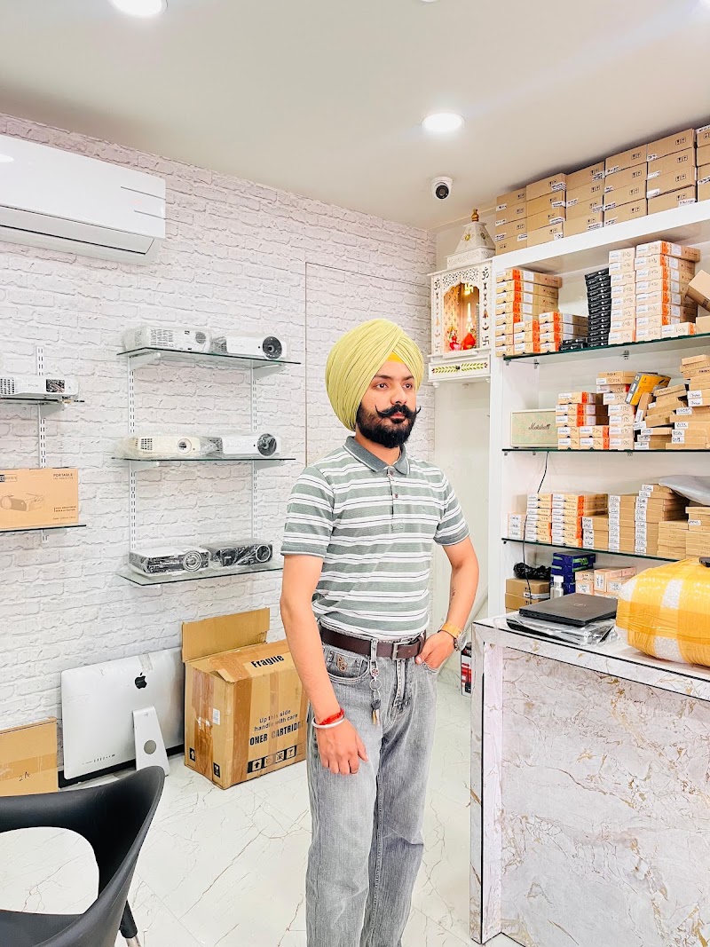 Lawrence road - Lawrence road, 2, Lawrence Road, Opposite Ritu Wears, White Avenue, Amritsar, Punjab 143001, India
