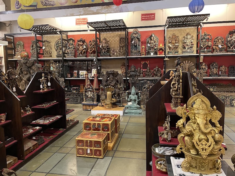 Central Cottage Industries Emporium - Central Cottage Industries Emporium Gate No 3, Jawahar Vyapar Bhawan, Janpath Rd, beside The Eastern Court Janpath Metro Station, HC Mathur Lane, New Delhi, Delhi 110001, India