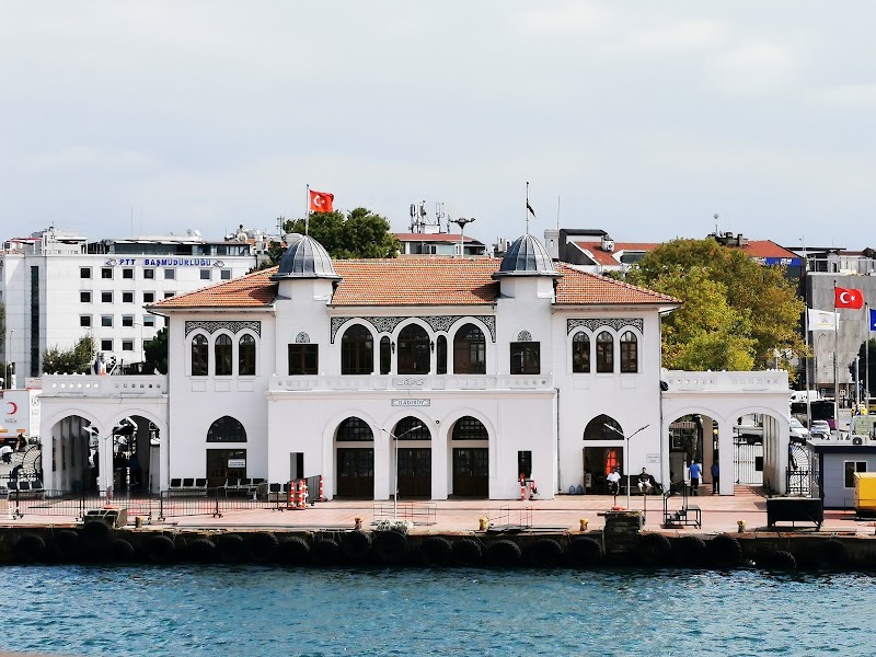 Kadikoy Ferry Station - Kadikoy Ferry Station, Caferağa, Rıhtım Cd., 34710 Kadıköy/İstanbul, Türkiye