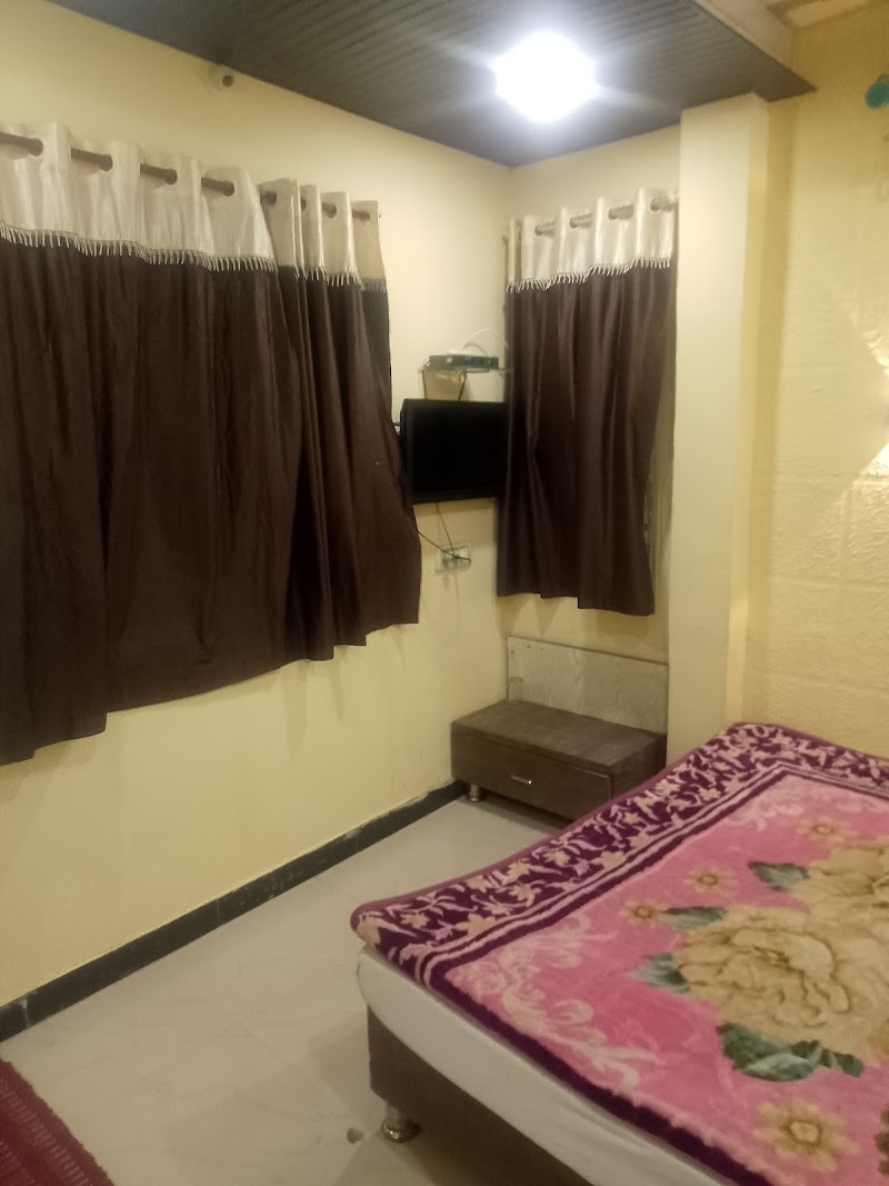 Maa Tulsi guest house - Maa Tulsi guest house, mahakal temple ke samne, 617/1, Gali no 1, opposite Mahakal temple, Jaisinghpura, Ujjain, Madhya Pradesh 456006, India