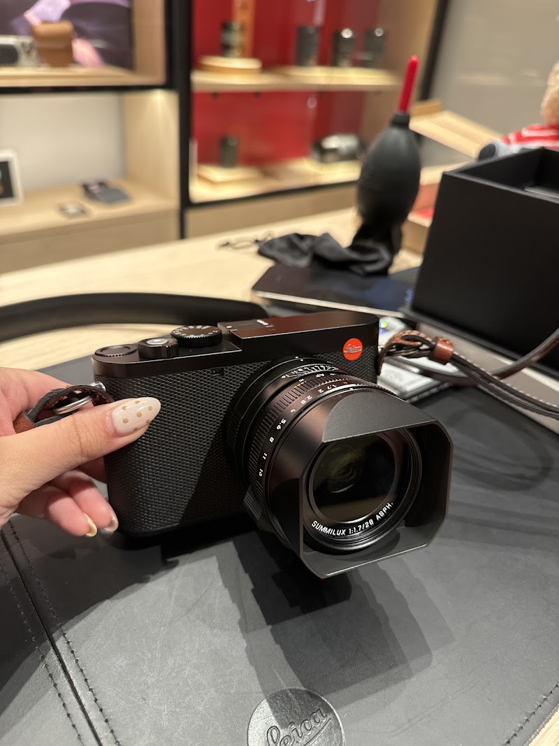 Leica Store ION Orchard - Leica Store ION Orchard 2 Orchard Turn, #03-06 ION Orchard, Singapore 238801