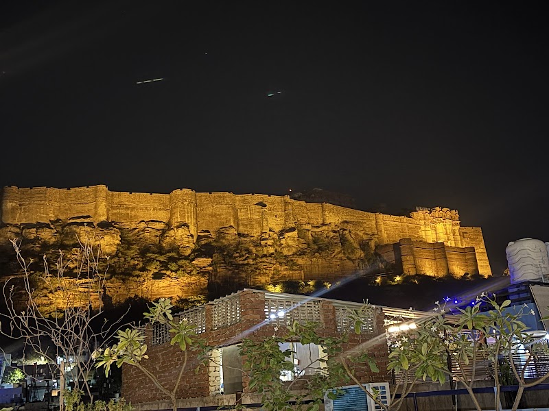 Gopal Roof Top Restaurant ( Rajsthani Cuisine & Lal Maas ) - Gopal Roof Top Restaurant ( Rajsthani Cuisine & Lal Maas ) Makrana Mohalla, near Mehrangarh Fort, Sodagaran Mohalla, Jodhpur, Rajasthan 342001, India