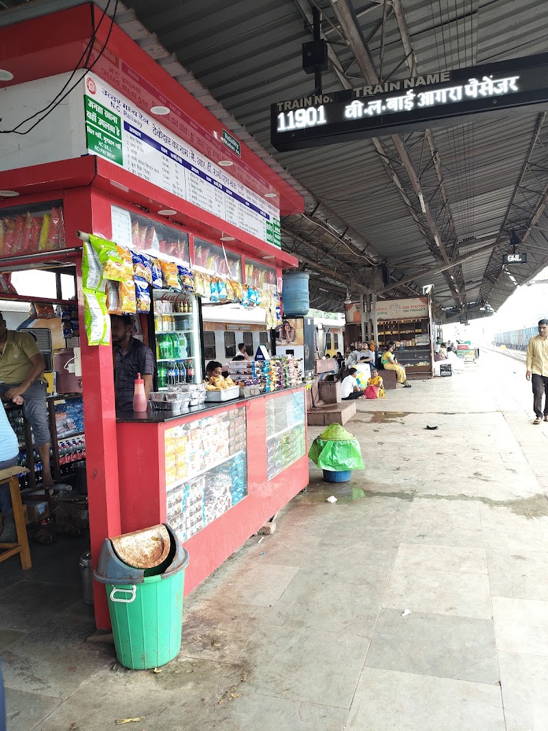 Gwalior Junction Railway Station platform 2 - Gwalior Junction Railway Station platform 2, 659M+26X, Junction, Railway Colony, Gwalior, Madhya Pradesh 474002, India