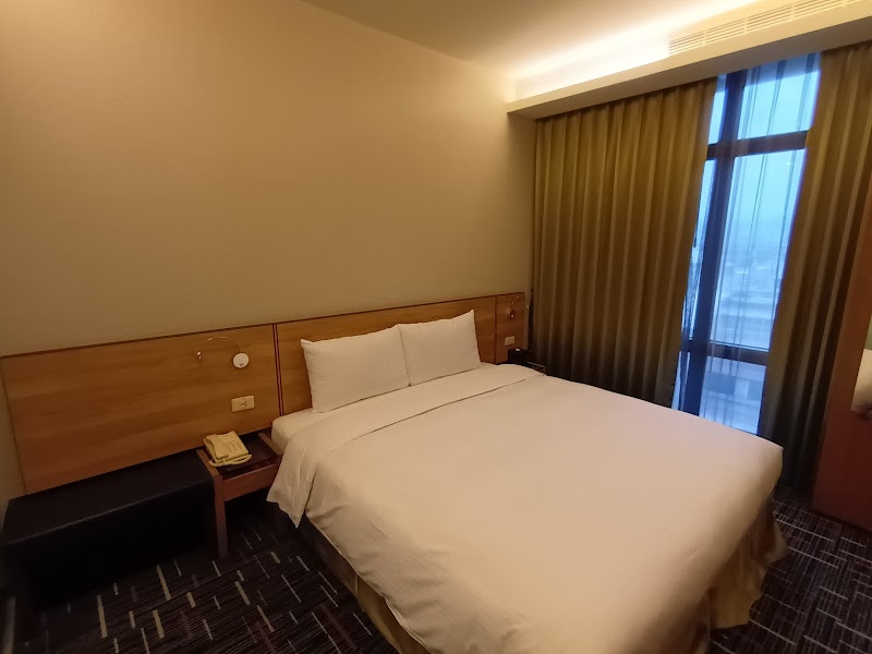 Capital Hotel Songshan - Capital Hotel Songshan No. 658號, Section 4, Bade Rd, Ciyou Village, Songshan District, Taipei City, Taiwan 105